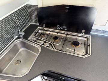 Adria MATRIX 600 DT Nav | Zonnepaneel | Hefbed